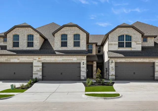 Photo 4 of Townhouse for sale at 672 Sandiford, Mansfield, TX 76063 | MLS# 21068902 | Listing updated on 2026-10-02
