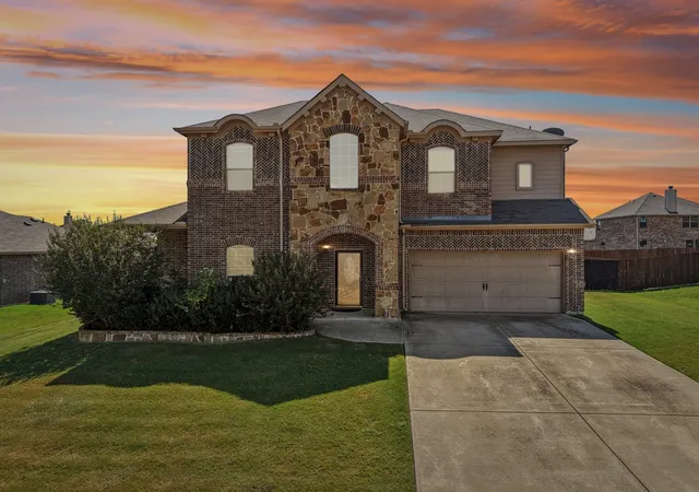 Photo 2 of Single family home for sale at 1506 Oak Park Ln, Cedar Hill, TX 75104 | MLS# 21069151 | Listing updated on 2026-10-01