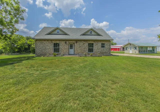 Photo 3 of Single family home for sale at 768 Elmwood Dr, Woodway, TX 76712 | MLS# 21067774 | Listing updated on 2026-08-29