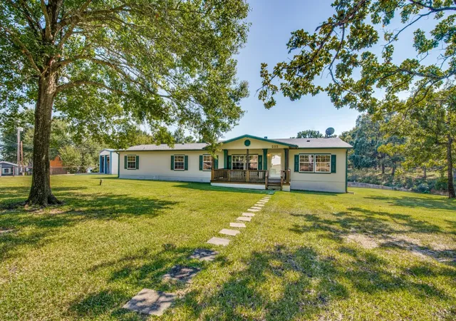 Photo 1 of Manufactured home for sale at 233 Esquire Estates Rd, Mabank, TX 75156 | MLS# 21069758 | Listing updated on 2026-08-24