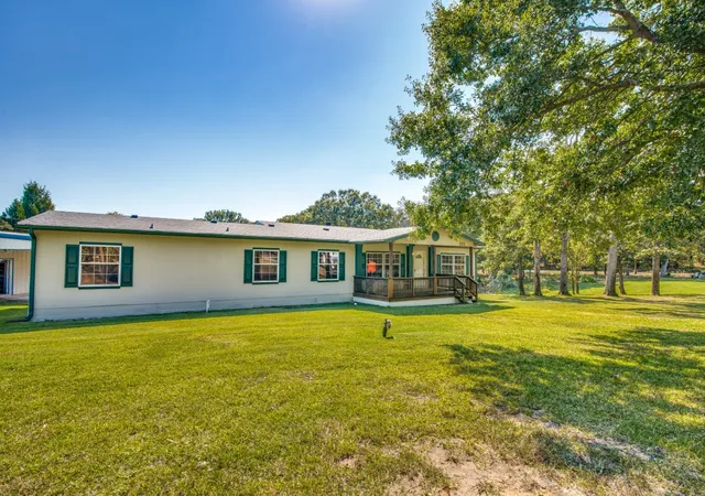 Photo 2 of Manufactured home for sale at 233 Esquire Estates Rd, Mabank, TX 75156 | MLS# 21069758 | Listing updated on 2026-08-24
