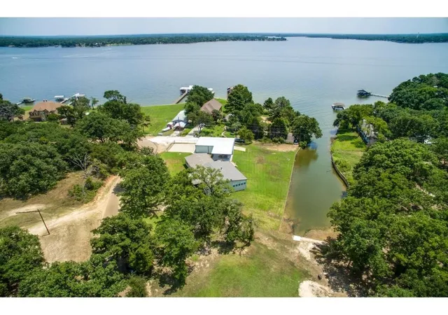 Photo 3 of Manufactured home for sale at 233 Esquire Estates Rd, Mabank, TX 75156 | MLS# 21069758 | Listing updated on 2026-08-24