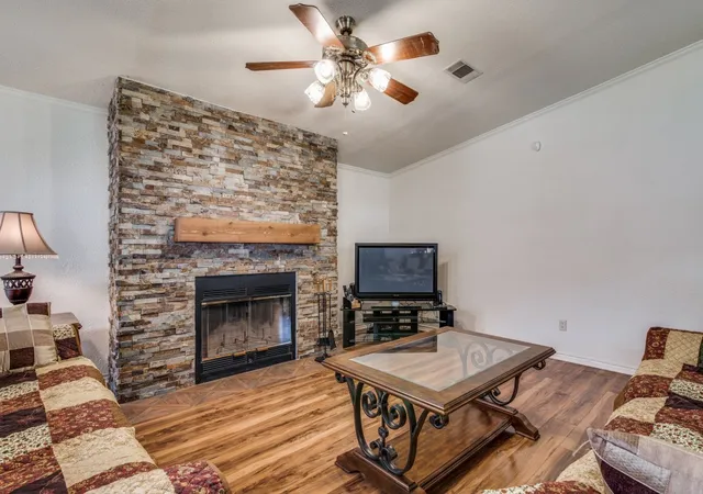 Photo 4 of Manufactured home for sale at 233 Esquire Estates Rd, Mabank, TX 75156 | MLS# 21069758 | Listing updated on 2026-09-24