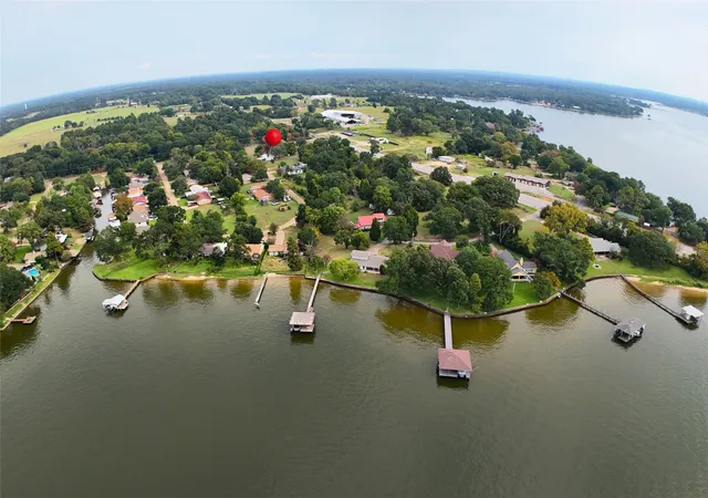 Homes for sale in Mabank, TX | 107 E Bayside Dr, Mabank, TX 75156 | MLS# 21062645