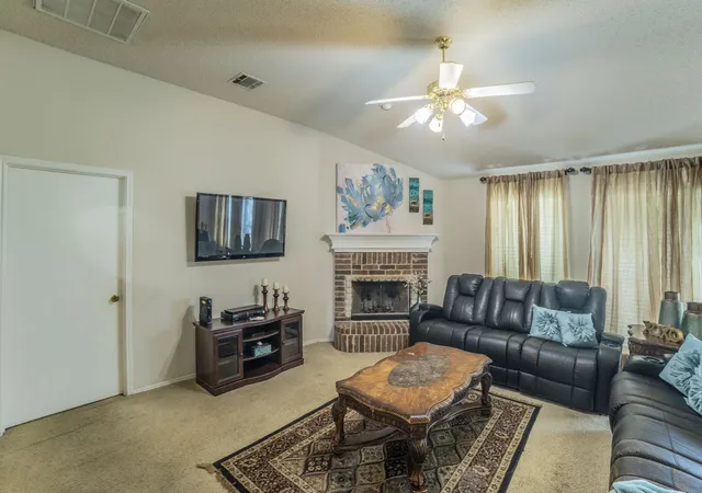 Photo 3 of Single family home for sale at 1634 Powder Horn Ln, Arlington, TX 76018 | MLS# 21071168 | Listing updated on 2026-08-22