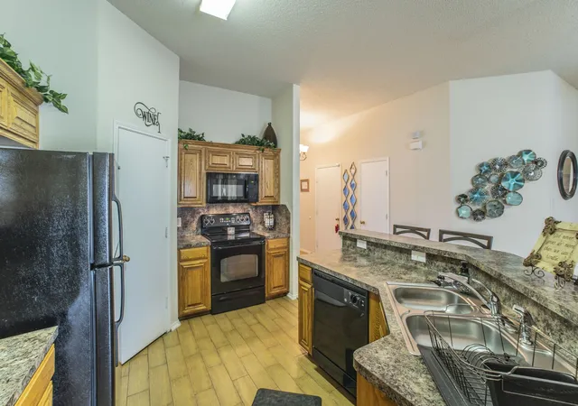 Photo 4 of Single family home for sale at 1634 Powder Horn Ln, Arlington, TX 76018 | MLS# 21071168 | Listing updated on 2026-08-22