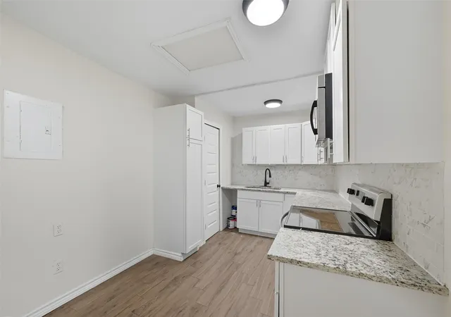 Photo 1 of House for sale at 620 S Charles St, Sherman, TX 75090 | MLS# 21071291 | Listing updated on 2026-10-02