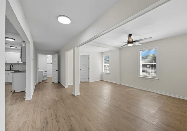 Photo 2 of House for sale at 620 S Charles St, Sherman, TX 75090 | MLS# 21071291 | Listing updated on 2026-10-02