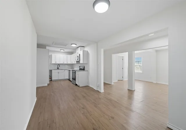 Photo 3 of House for sale at 620 S Charles St, Sherman, TX 75090 | MLS# 21071291 | Listing updated on 2026-10-02