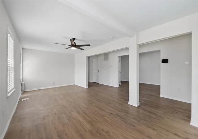 Photo 4 of House for sale at 620 S Charles St, Sherman, TX 75090 | MLS# 21071291 | Listing updated on 2026-10-02