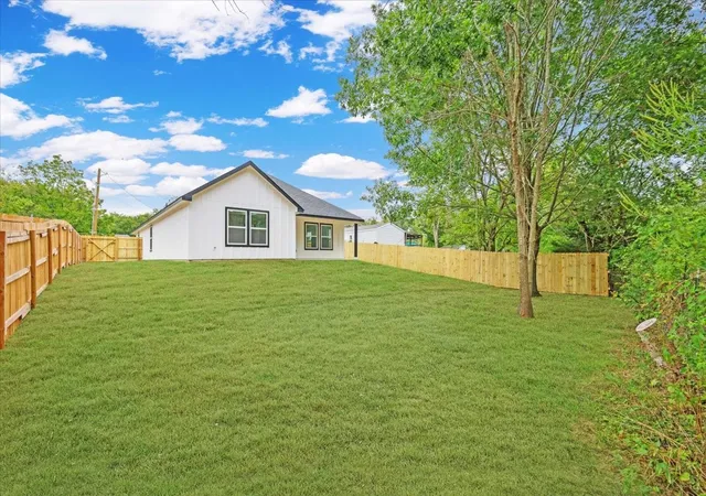 Photo 34 of Single family home for sale at 111 N Oak St, Ector, TX 75439 | MLS# 21071688 | Listing updated on 2026-09-02