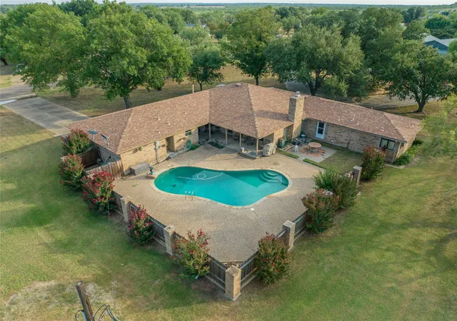 Homes for sale in Breckenridge, TX | 2 London Ln, Breckenridge, TX 76424 | MLS# 21065797