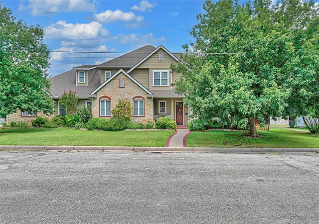 Homes for sale in Clifton, TX | 1317 Hackberry St, Clifton, TX 76634 | MLS# 21070998