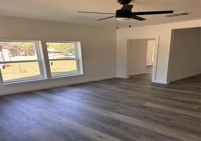 Photo 4 of Single family home for sale at 824 N Virginia St, Terrell, TX 75160 | MLS# 21072764 | Listing updated on 2026-08-22