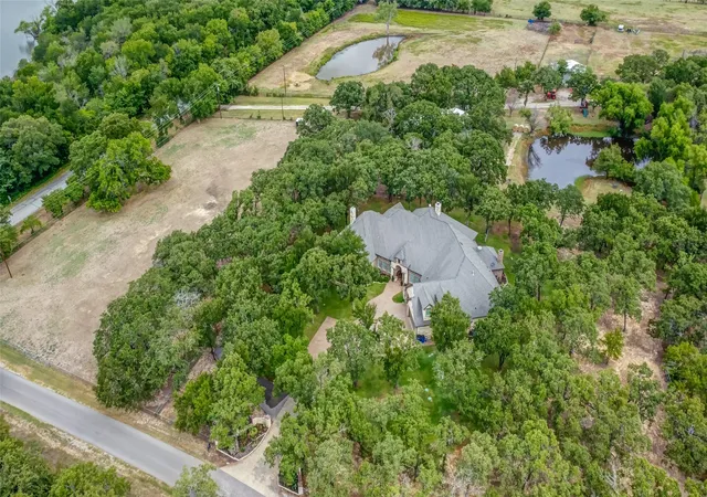 Photo 2 of Single family home for sale at 6565 Rockridge Trl, Aubrey, TX 76227 | MLS# 21073173 | Listing updated on 2026-08-31