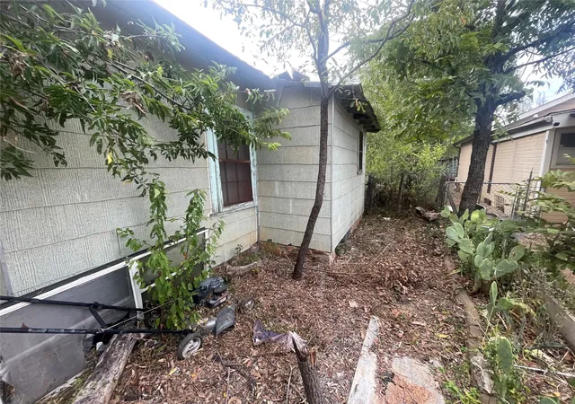 Photo 2 of Single family home for sale at 210 & 212 W 2nd St, Breckenridge, TX 76424 | MLS# 21073315 | Listing updated on 2026-08-22