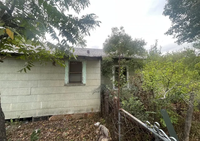 Photo 3 of Single family home for sale at 210 & 212 W 2nd St, Breckenridge, TX 76424 | MLS# 21073315 | Listing updated on 2026-08-22