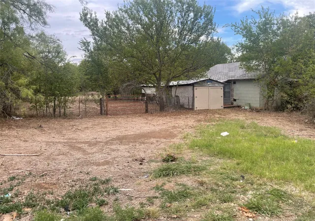 Photo 3 of Single family home for sale at 210 & 212 W 2Nd St, Breckenridge, TX 76424 | MLS# 21073315 | Listing updated on 2026-08-22
