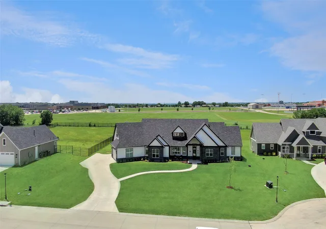 Photo 3 of Single family home for sale at 801 Lexington Ln, Nevada, TX 75173 | MLS# 21073519 | Listing updated on 2026-08-03