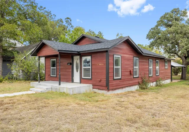 Photo 1 of Sale Pending at 1620 Vincent St, Brownwood, TX 76801 | MLS# 21073481 | Listing updated on 2026-09-30
