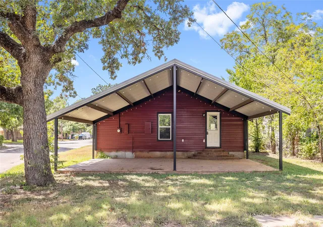 Photo 2 of Sale Pending at 1620 Vincent St, Brownwood, TX 76801 | MLS# 21073481 | Listing updated on 2026-09-30