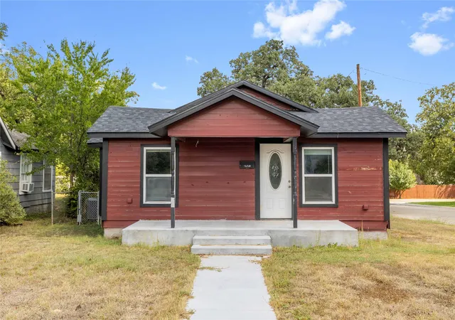 Photo 3 of Sale Pending at 1620 Vincent St, Brownwood, TX 76801 | MLS# 21073481 | Listing updated on 2026-09-30