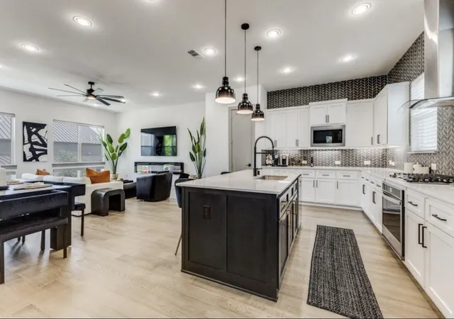 Photo 2 of Sale Pending at 2649 La Altura Ln, Dallas, TX 75212 | MLS# 21070976 | Listing updated on 2026-07-06