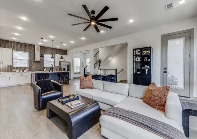 Photo 3 of Sale Pending at 2649 La Altura Ln, Dallas, TX 75212 | MLS# 21070976 | Listing updated on 2026-07-06