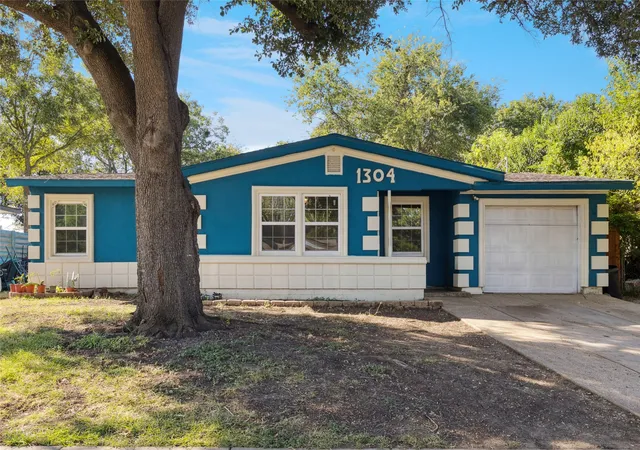 1st image of 1304 E Lovers Ln, Arlington, TX 76010 | MLS# 21065522