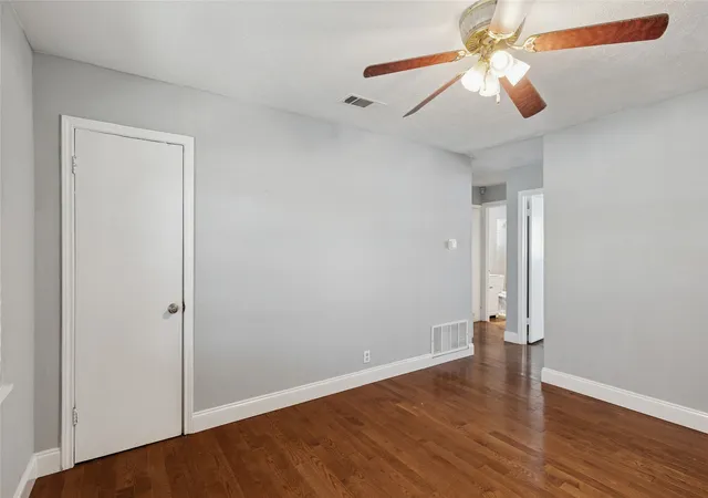4th image of 1304 E Lovers Ln, Arlington, TX 76010 | MLS# 21065522