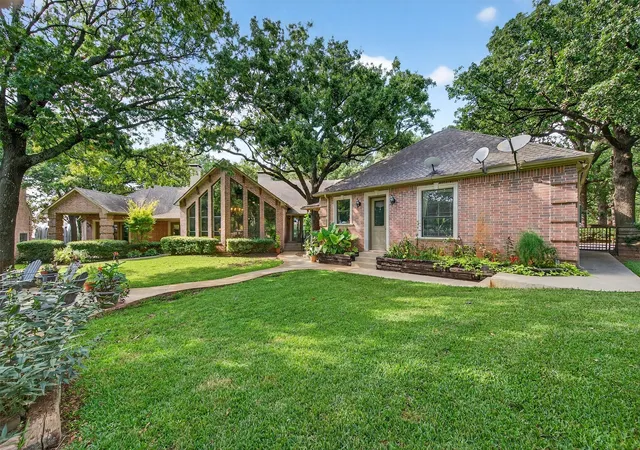 Homes for sale in Pottsboro, TX | 215 Hiland Acres Cir, Pottsboro, TX 75076 | MLS# 21067939