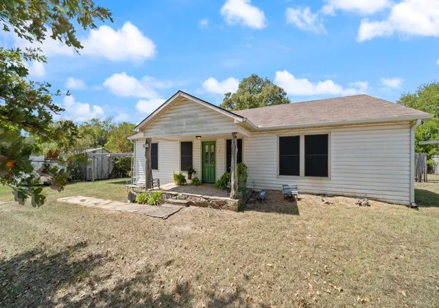 Homes for sale in Scurry, TX | 14260 N 3rd, Scurry, TX 75158 | MLS# 21073828