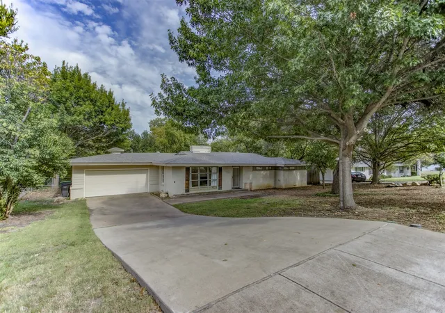 Photo 2 of Single family home for sale at 3465 Wellington Rd, Fort Worth, TX 76116 | MLS# 21073844 | Listing updated on 2026-08-22