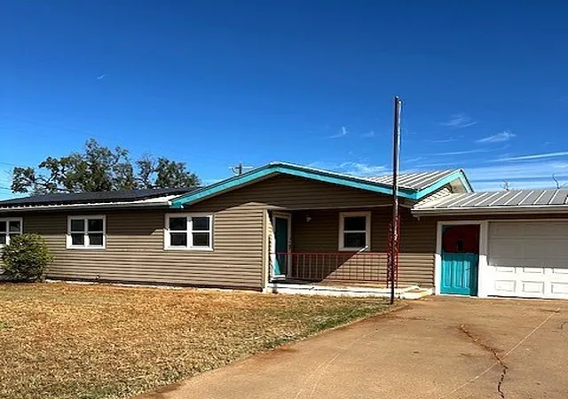 Photo 1 of Sale Pending at 123 E Mccaulley Ave, Bronte, TX 76933 | MLS# 20986122 | Listing updated on 2026-10-03