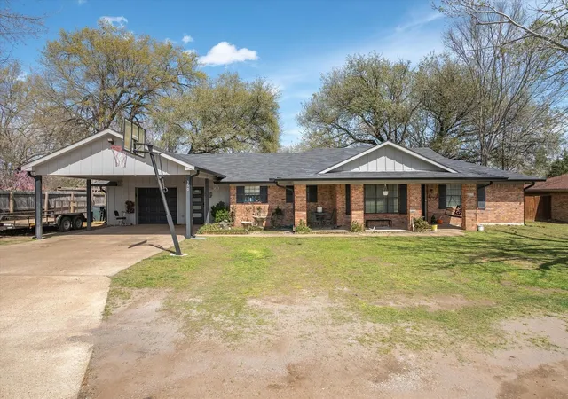 Photo 2 of Single family home for sale at 350 Alaska, Van, TX 75790 | MLS# 21076174 | Listing updated on 2026-09-04