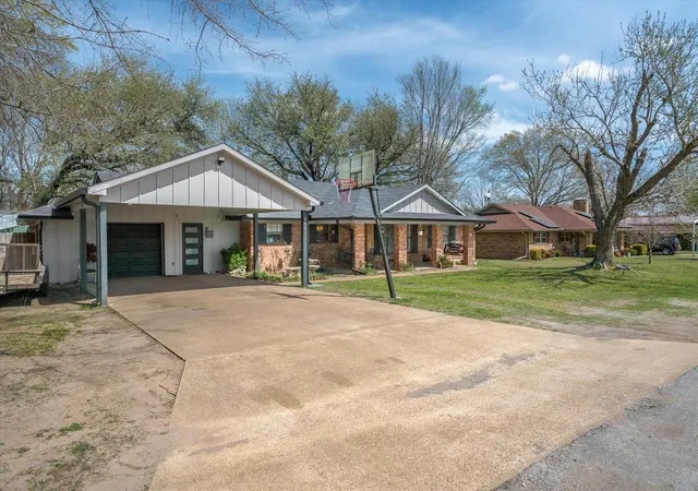 Photo 3 of Single family home for sale at 350 Alaska, Van, TX 75790 | MLS# 21076174 | Listing updated on 2026-09-04
