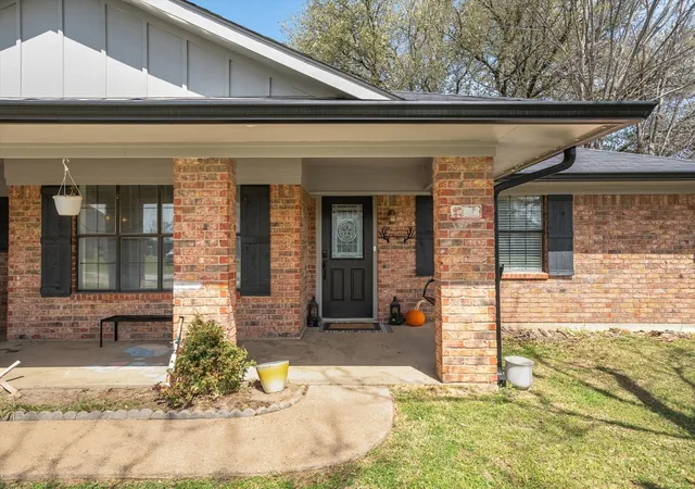 Photo 3 of Single family home for sale at 350 Alaska, Van, TX 75790 | MLS# 21076174 | Listing updated on 2026-09-04
