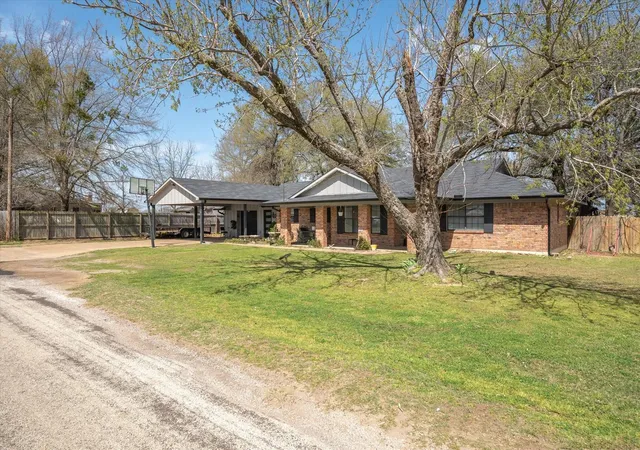 Photo 4 of Single family home for sale at 350 Alaska, Van, TX 75790 | MLS# 21076174 | Listing updated on 2026-09-04