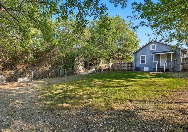 14th image of 717 E Davis Ave, Fort Worth, TX 76104 | MLS# 21074546