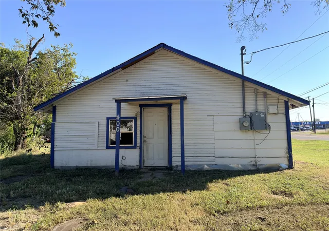 Homes for sale in Corsicana, TX | 400 E 11th Ave, Corsicana, TX 75110 | MLS# 21076382