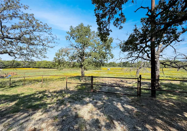 Photo 3 of Single family home for sale at 5167 Rock Hill Rd, Aubrey, TX 76227 | MLS# 21074228 | Listing updated on 2026-08-31