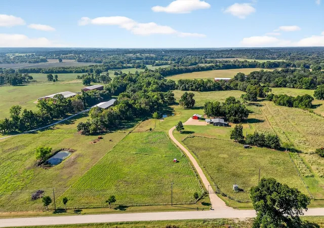 Photo 2 of Single family home for sale at 1700 Elmore Rd, Denison, TX 75021 | MLS# 21076126 | Listing updated on 2026-09-30