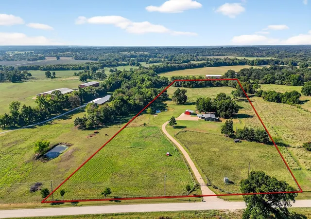 Photo 3 of Single family home for sale at 1700 Elmore Rd, Denison, TX 75021 | MLS# 21076126 | Listing updated on 2026-09-30