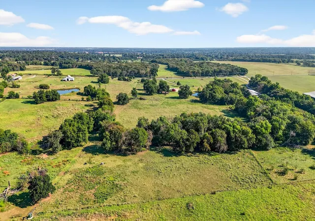 Photo 4 of Single family home for sale at 1700 Elmore Rd, Denison, TX 75021 | MLS# 21076126 | Listing updated on 2026-09-30