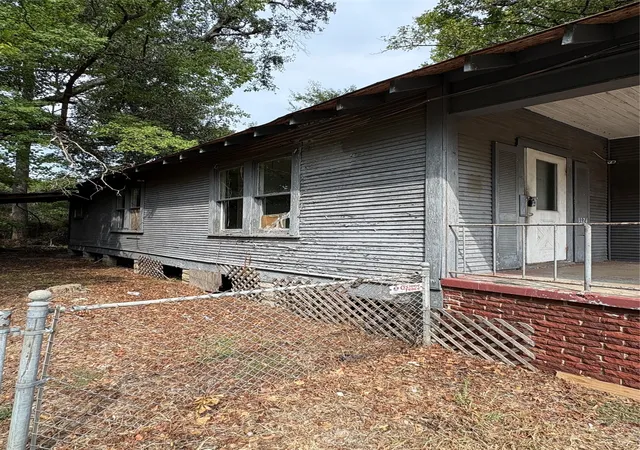 Photo 2 of Single family home for sale at 1124 Leander St, Shreveport, LA 71104 | MLS# 21075952 | Listing updated on 2026-07-08
