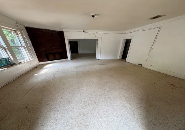 Photo 3 of Single family home for sale at 1124 Leander St, Shreveport, LA 71104 | MLS# 21075952 | Listing updated on 2026-07-08