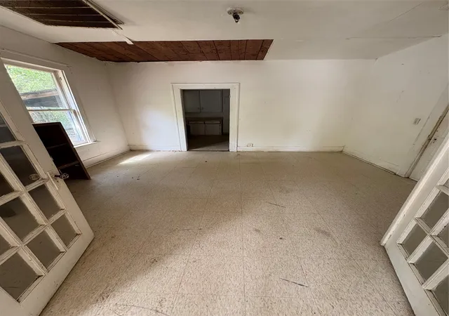 Photo 4 of Single family home for sale at 1124 Leander St, Shreveport, LA 71104 | MLS# 21075952 | Listing updated on 2026-07-08