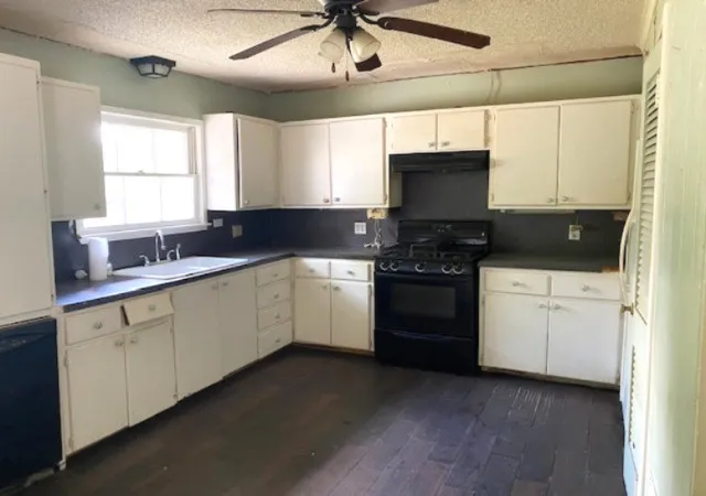 Photo 3 of Sale Pending at 100 Thunderbird Dr, Athens, TX 75751 | MLS# 21077789 | Listing updated on 2026-09-03