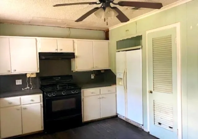 Photo 3 of Sale Pending at 100 Thunderbird Dr, Athens, TX 75751 | MLS# 21077789 | Listing updated on 2026-09-03