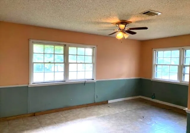 Photo 4 of Sale Pending at 100 Thunderbird Dr, Athens, TX 75751 | MLS# 21077789 | Listing updated on 2026-09-03